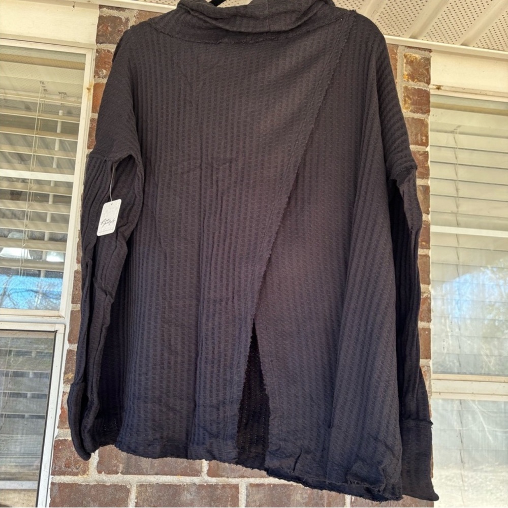 Women’s Free People Juicy Long Sleeve Slouchy Open Back Shirt in Black Size XS - Picture 4 of 4